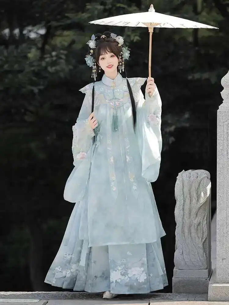 Jade Finger Twist _ Женская длинная рубашка с цветком жасмина Mingzhi Cloud Shoulder Hanfu, новинка весны/лета 2025 года, лицо лошади
Jade Finger Twist _ Женская длинная рубашка с цветком жасмина Mingzhi Cloud Shoulder Hanfu, новинка весны/лета 2025 года, лицо лошади