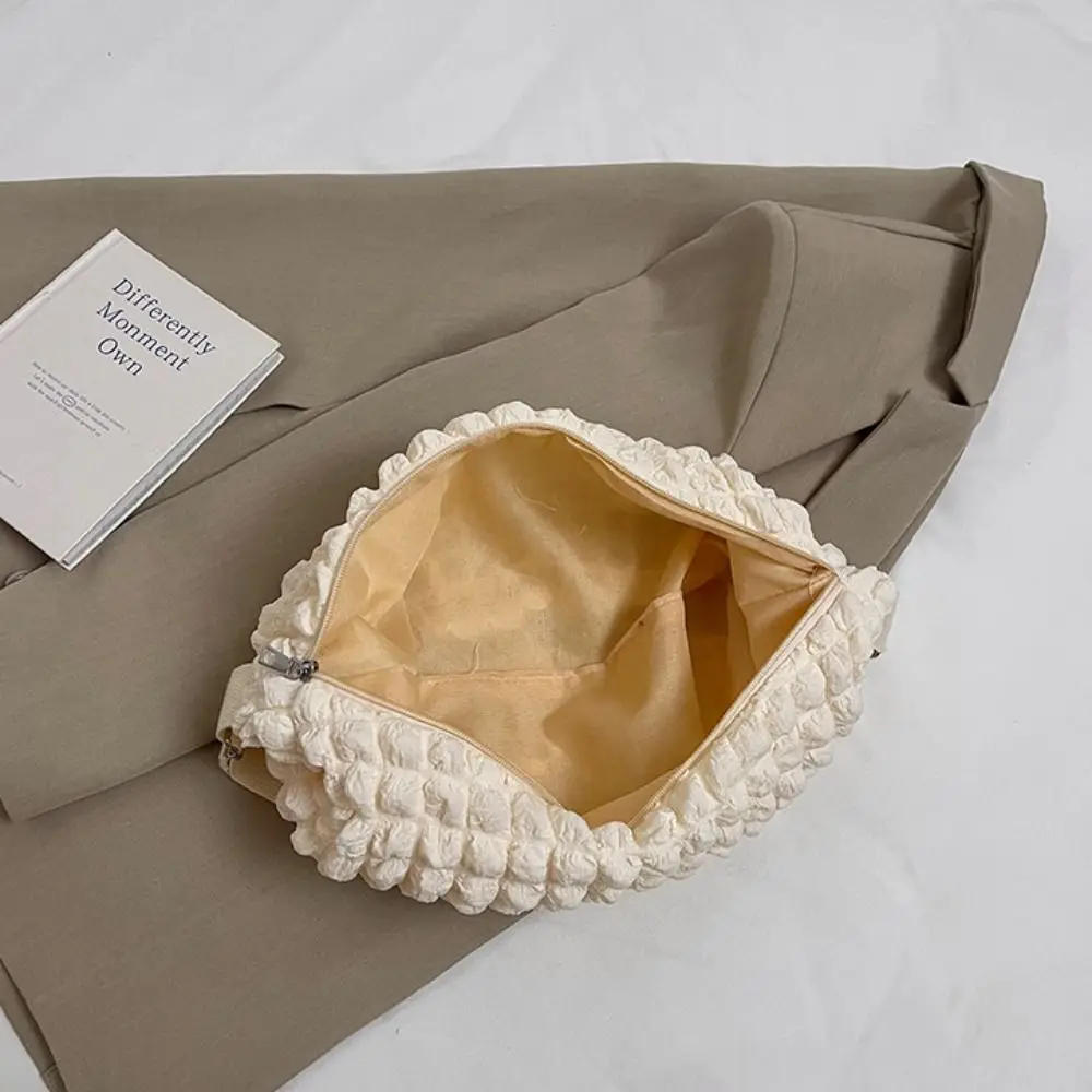 Shoulder Bag Pleated Bubble Crossbody Bag Dumplings Bag Large Capacity Light Weight Tote Bag Plaid Korean Style Fold Cloud Bag
Shoulder Bag Pleated Bubble Crossbody Bag Dumplings Bag Large Capacity Light Weight Tote Bag Plaid Korean Style Fold Cloud Bag