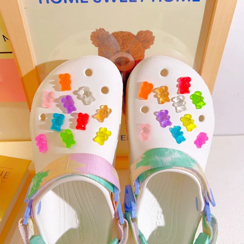 Аксессуары для обуви Cave Shoe, цвета Dopamine Jelly и Little Red Book, прозрачные цвета, цвета конфет Little Bear, цвета Little Bear Candy, Small Bear
Аксессуары для обуви Cave Shoe, цвета Dopamine Jelly и Little Red Book, прозрачные цвета, цвета конфет Little Bear, цвета Little Bear Candy, Small Bear