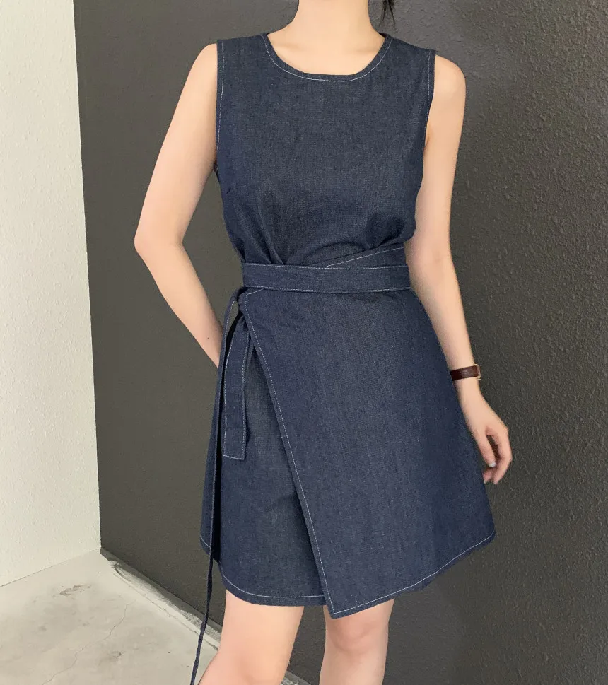 Летнее нишевое цельнокроеное джинсовое платье-жилет в стиле ретро с круглым вырезом и открытой нитью
Летнее нишевое цельнокроеное джинсовое платье-жилет в стиле ретро с круглым вырезом и открытой нитью