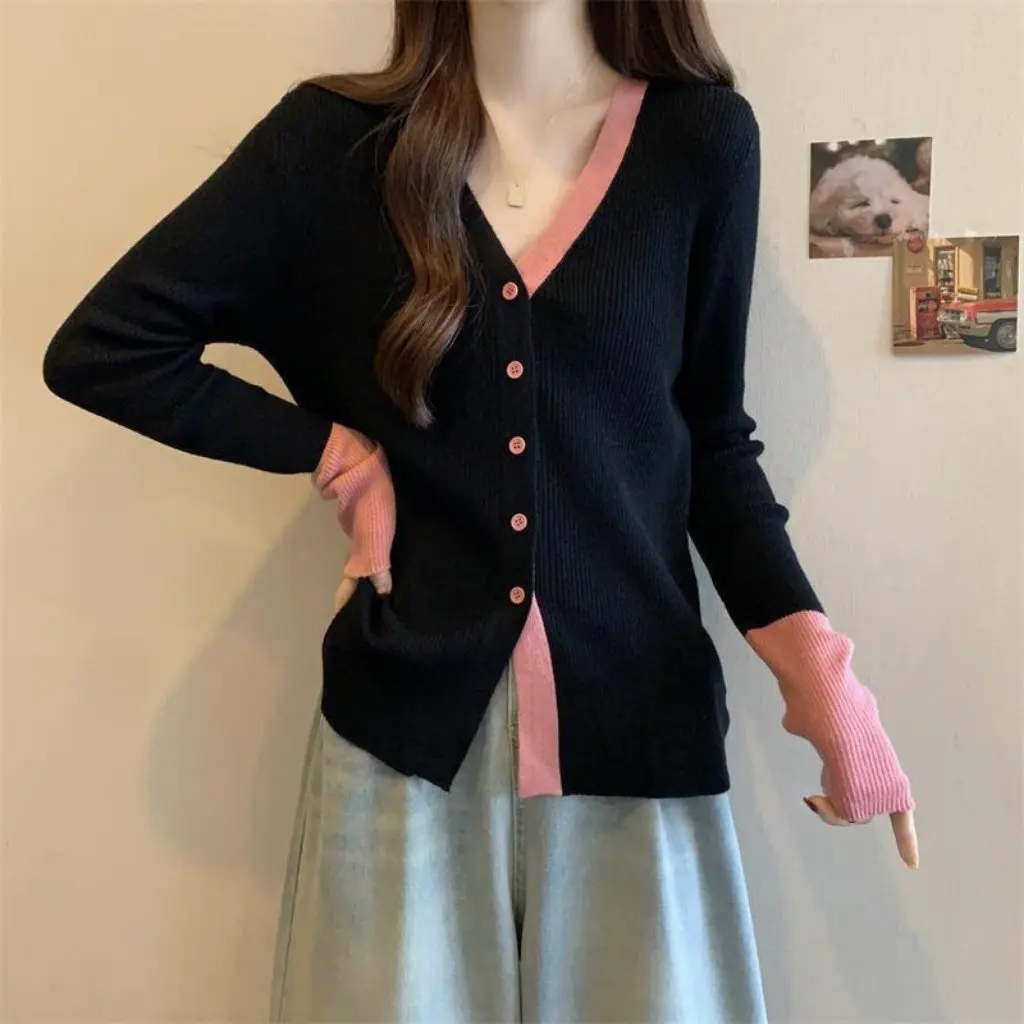 Женский облегающий вязаный свитер, кардиган контрастного цвета, утягивающий топ с длинными рукавами, однобортный модный весенне-осенний
Женский облегающий вязаный свитер, кардиган контрастного цвета, утягивающий топ с длинными рукавами, однобортный модный весенне-осенний