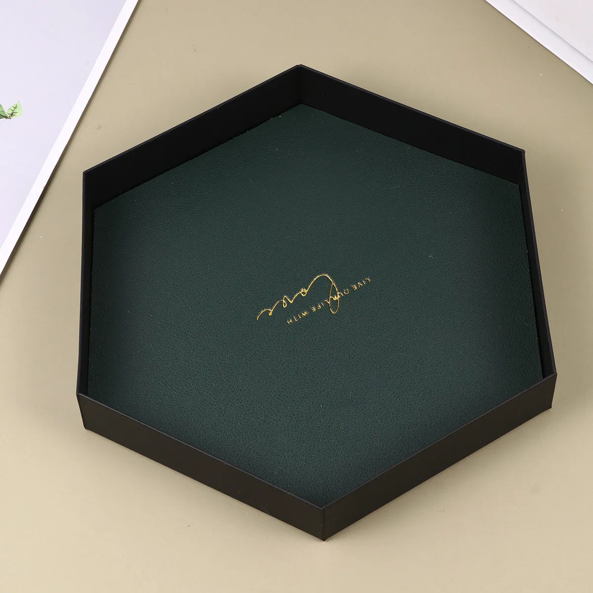 Nordic Green Hexagonal Jewelry Plate Iron Crafted Trinket Tray for Earrings Necklaces Anklets Rings Lenses Hair Bands Wedding
Nordic Green Hexagonal Jewelry Plate Iron Crafted Trinket Tray for Earrings Necklaces Anklets Rings Lenses Hair Bands Wedding