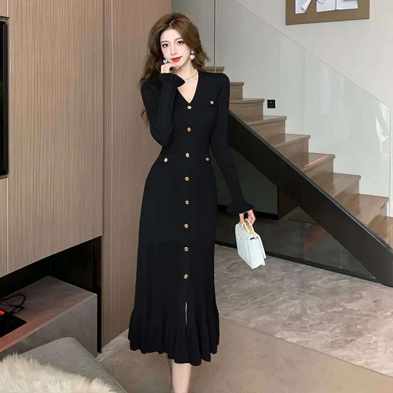 Autumn Winter Knit Dress Women V-neck Button Slim Long Dress Long Sleeve Design Elastic Robe Office Lady Sweater Dresses Fashion
Autumn Winter Knit Dress Women V-neck Button Slim Long Dress Long Sleeve Design Elastic Robe Office Lady Sweater Dresses Fashion