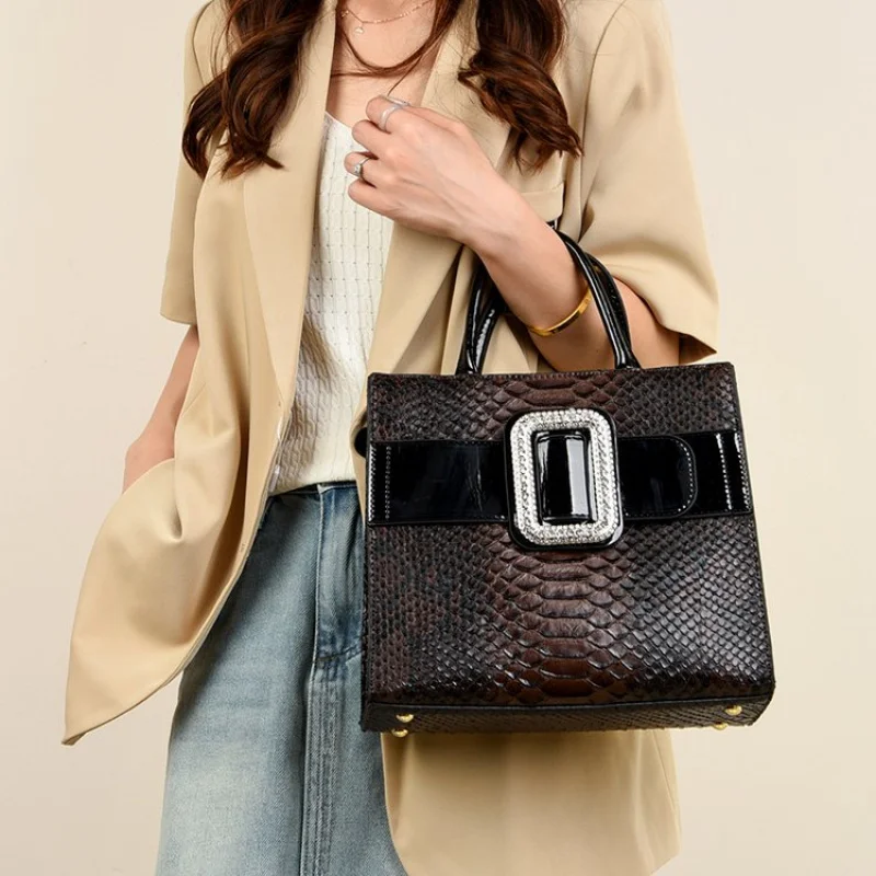 Высококачественная женская большая сумка из кожи премиум-класса с высококачественным качеством и элегантным винтажным парижским винтажным образцом
Высококачественная женская большая сумка из кожи премиум-класса с высококачественным качеством и элегантным винтажным парижским винтажным образцом 