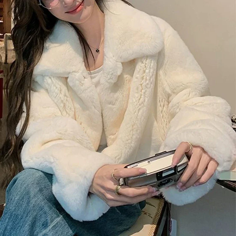 Plaid imitation rabbit fur warm coat for women 2024 new autumn and winter versatile slimming plush fur coat
Plaid imitation rabbit fur warm coat for women 2024 new autumn and winter versatile slimming plush fur coat
