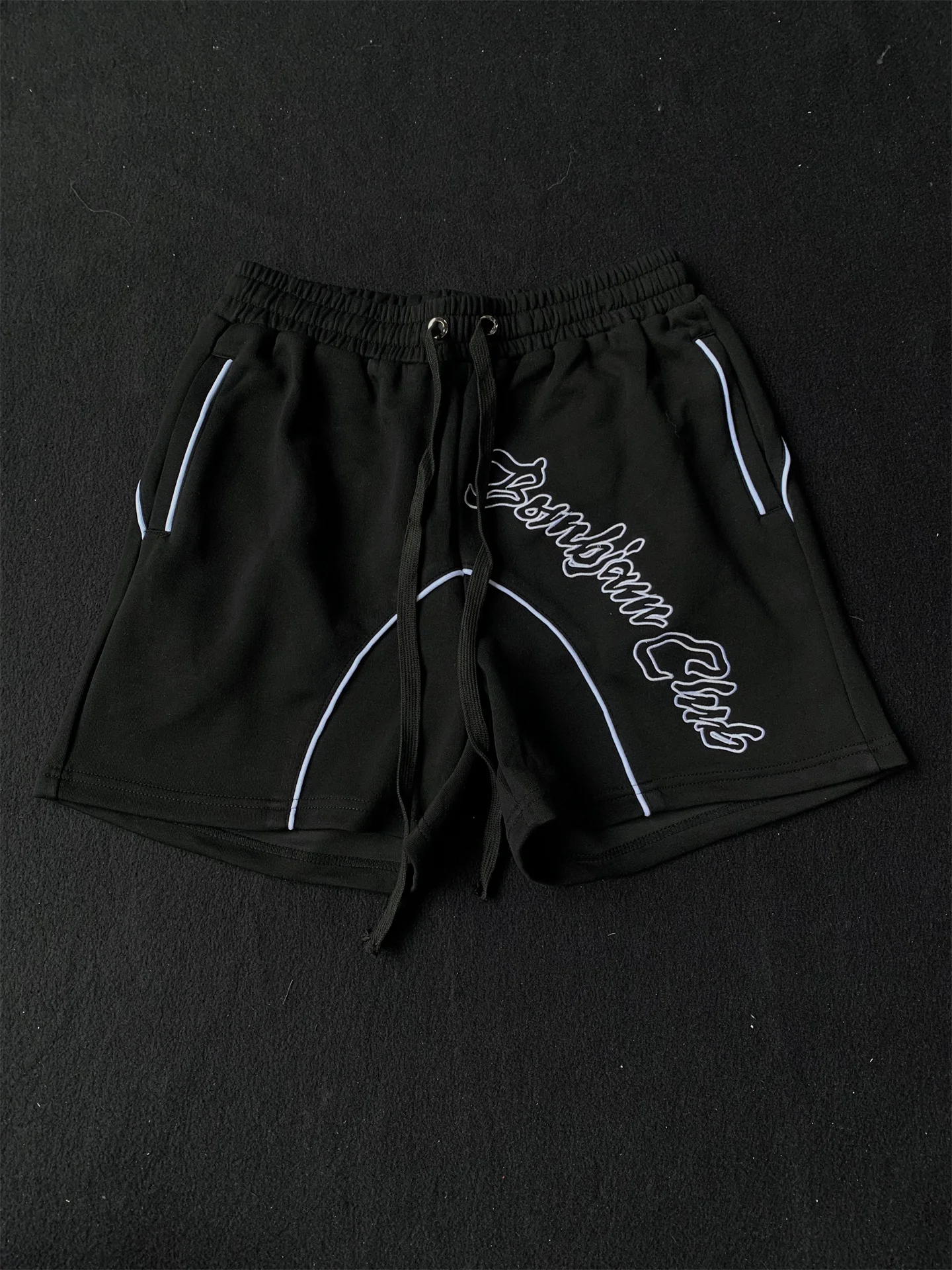 Мужские летние спортивные шорты свободного кроя с вышивкой, высококачественные, повседневные, для тренировок, черные, длиной до колена
Мужские летние спортивные шорты свободного кроя с вышивкой, высококачественные, повседневные, для тренировок, черные, длиной до колена