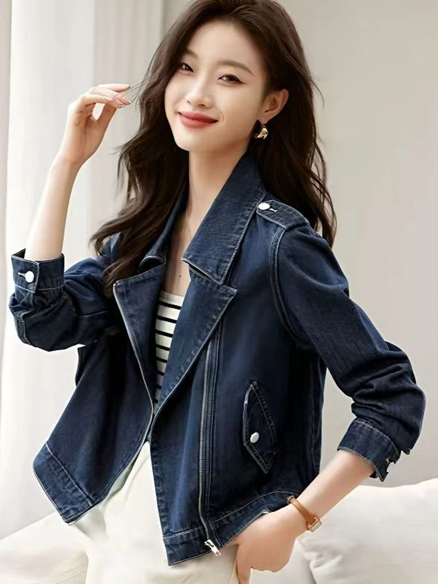 2026 New Korean Sle Loose Casual irt Collar Zipper Design Versatile ort Jeans Jaet Women Trendy Faion Outerwear
2026 New Korean Sle Loose Casual irt Collar Zipper Design Versatile ort Jeans Jaet Women Trendy Faion Outerwear