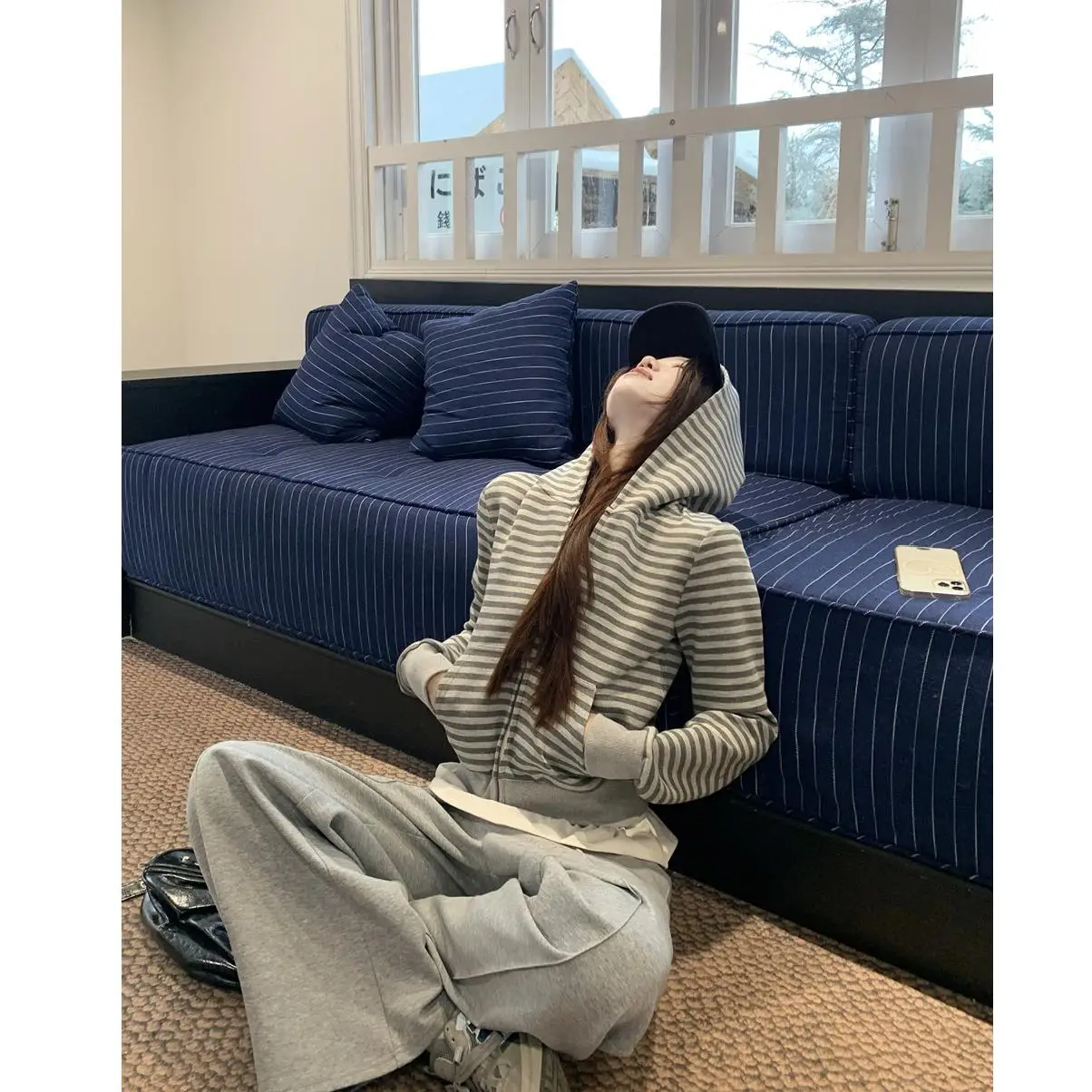 Korean Striped Waist-Cinching Hoodie Jacket Women's Autumn New Design Slim Fit Zipper Open Cardigan Top Fashionable Streetwear
Korean Striped Waist-Cinching Hoodie Jacket Women's Autumn New Design Slim Fit Zipper Open Cardigan Top Fashionable Streetwear