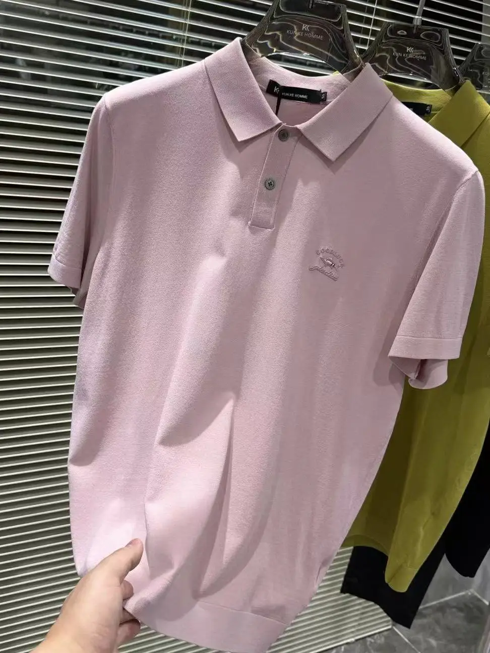Men's Spring Summer New Flip Collar Short Sleeve High Quality Stylish Trendy Versatile Luxury Lightweight T-Shirt Standard Fi...
Men's Spring Summer New Flip Collar Short Sleeve High Quality Stylish Trendy Versatile Luxury Lightweight T-Shirt Standard Fi...