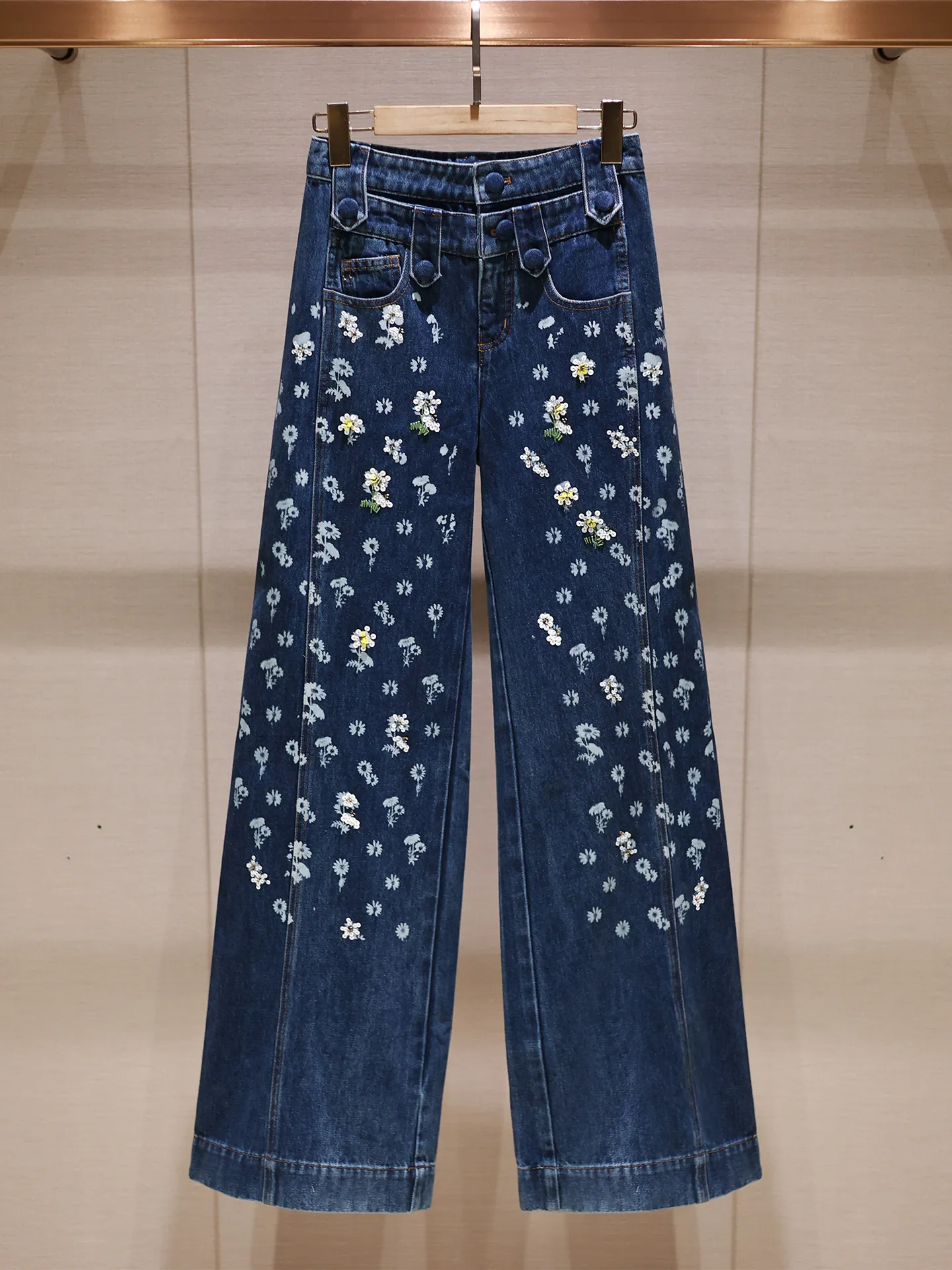 Джинсы для похудения с высокой талией и вышивкой в стиле ретро, женские дизайнерские джинсы, весеннее новое поступление, повседневные прямые джинсы в американском стиле ретро с завышенной талией...
Джинсы для похудения с высокой талией и вышивкой в стиле ретро, женские дизайнерские джинсы, весеннее новое поступление, повседневные прямые джинсы в американском стиле ретро с завышенной талией...