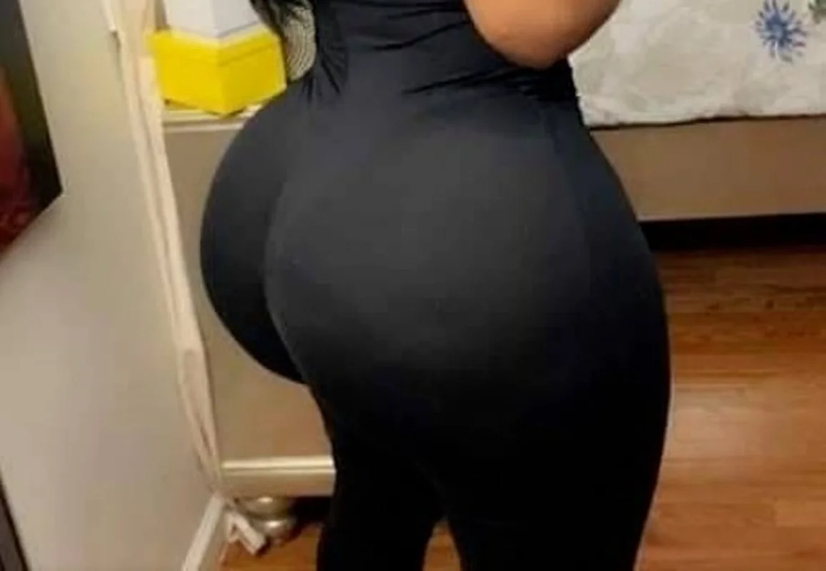 Butt Care Essence Butt Enhancement essential oil Big Butt Lift Massage Highlight Curve More Powerful Hip Lift Enlargement
Butt Care Essence Butt Enhancement essential oil Big Butt Lift Massage Highlight Curve More Powerful Hip Lift Enlargement