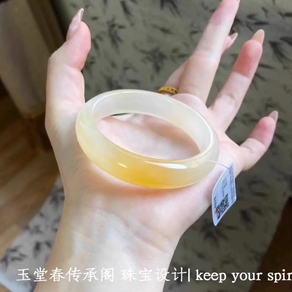 Huanglong jade bracelet, a mouthful of sugar agate bracelet, floating sugar-colored jade bracelet, flat strip.
Huanglong jade bracelet, a mouthful of sugar agate bracelet, floating sugar-colored jade bracelet, flat strip.