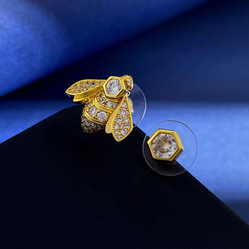 Donia Jewelry Fashion New Flowers Titanium Steel Micro-Inlaid AAA Zircon Silver Needle Luxury Palace Earrings.
Donia Jewelry Fashion New Flowers Titanium Steel Micro-Inlaid AAA Zircon Silver Needle Luxury Palace Earrings.