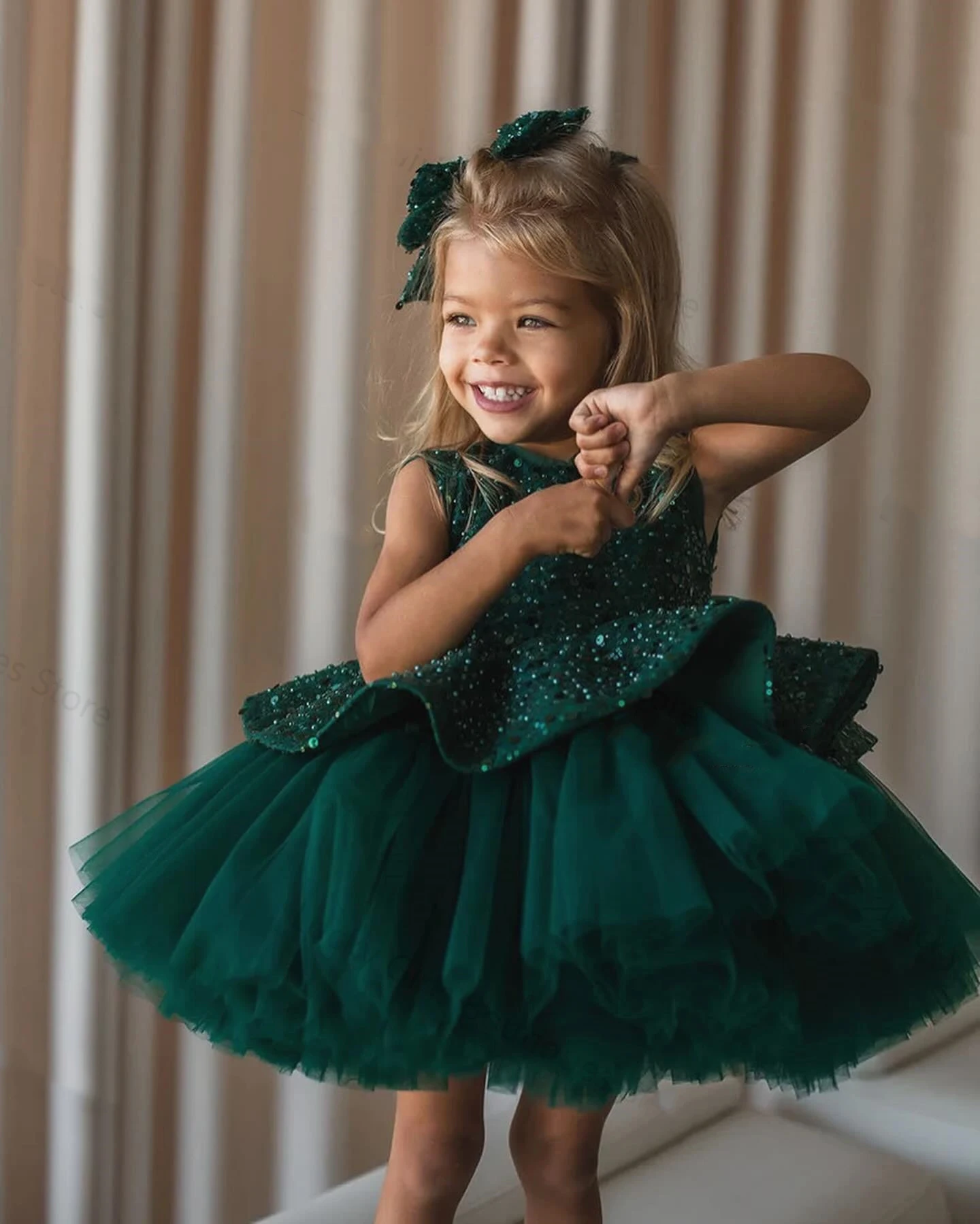 Green Puffy Flower Girl Dress For Wedging Tulle Tiered With Bows Glitter Sequins knee Length Birthday Children Pageant Ball Gown
Green Puffy Flower Girl Dress For Wedging Tulle Tiered With Bows Glitter Sequins knee Length Birthday Children Pageant Ball Gown