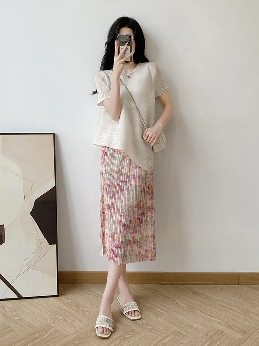 Women's Summer Floral Print Beach Skirt with High Waist, Elastic Waistband, Pleats and Side Split Vacation pleated Leopard print
Women's Summer Floral Print Beach Skirt with High Waist, Elastic Waistband, Pleats and Side Split Vacation pleated Leopard print