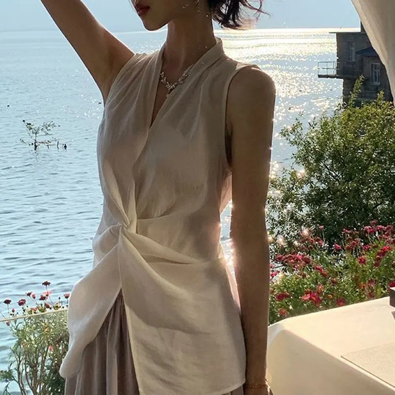 Temperament Stylish Knot Sleeveless Shirts Summer New Solid Color Female Clothing Elegant V-Neck French Style Basic Slim Blouse
Temperament Stylish Knot Sleeveless Shirts Summer New Solid Color Female Clothing Elegant V-Neck French Style Basic Slim Blouse