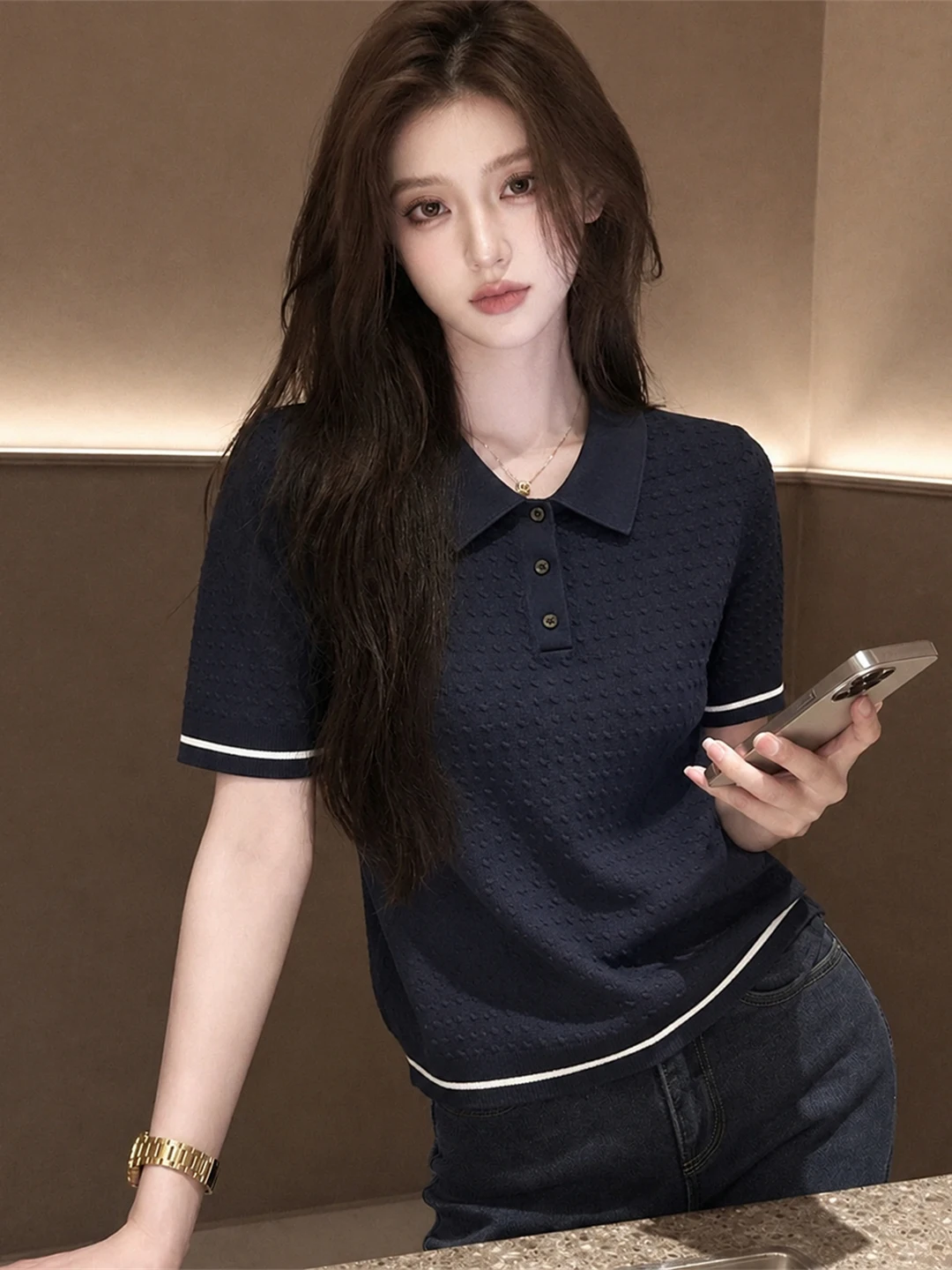 Korean College Style Ice Silk Knitted Neck Short Sleeve Top White Enhancing Elegant Shirt Commute Style Straight Cut
Korean College Style Ice Silk Knitted Neck Short Sleeve Top White Enhancing Elegant Shirt Commute Style Straight Cut