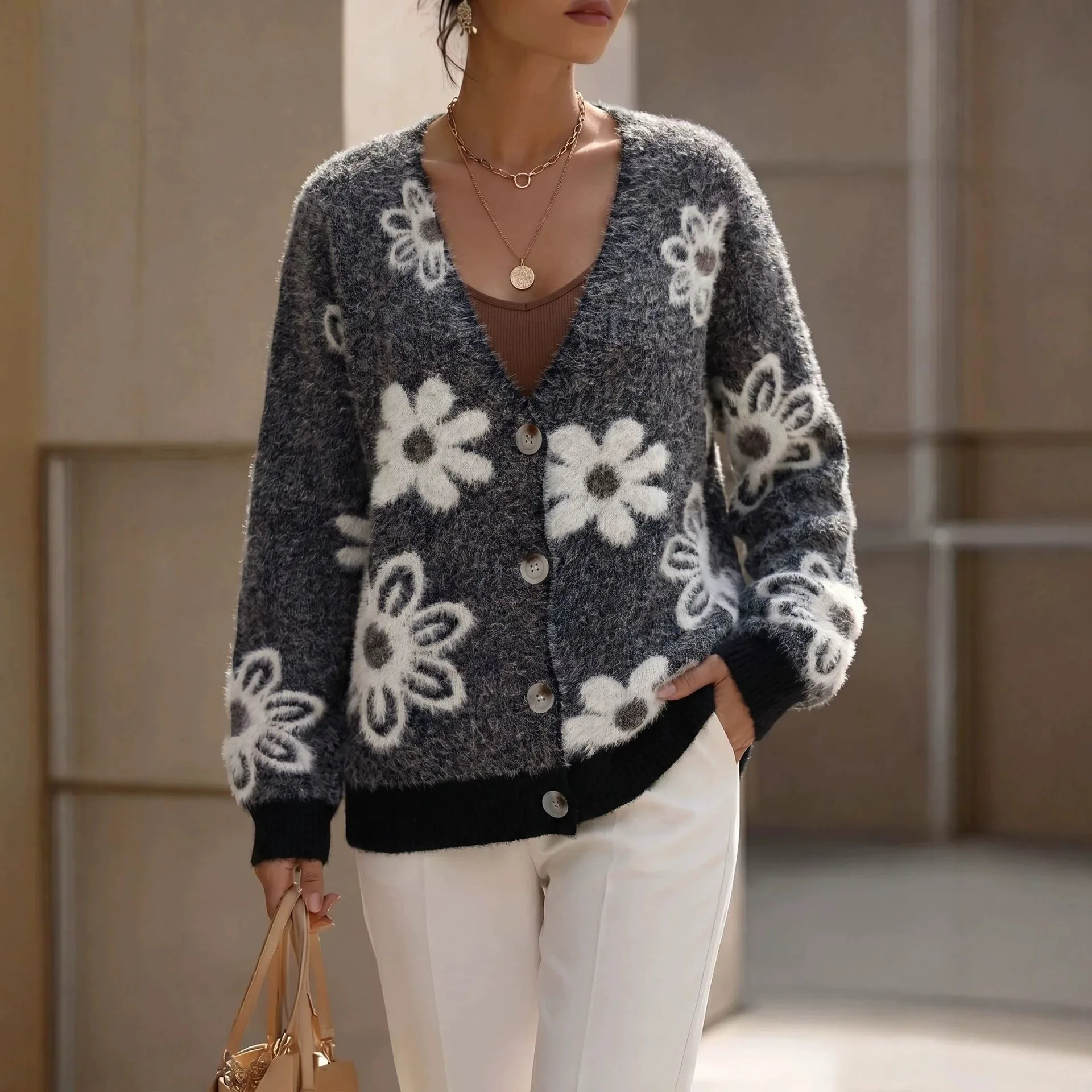 Knitted Cardigan Jacket New V-neck Mink Fur Warm Sweater Coat Autumn Winter Women's Short Floral Coat
Knitted Cardigan Jacket New V-neck Mink Fur Warm Sweater Coat Autumn Winter Women's Short Floral Coat
