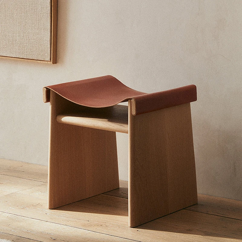 Italian minimalist saddle leather sofa stool household solid wood shoe changing stool bedroom cloakroom low pedal
Italian minimalist saddle leather sofa stool household solid wood shoe changing stool bedroom cloakroom low pedal