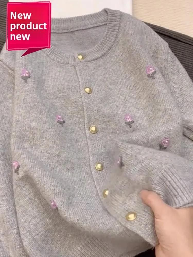 Extra Large 300 Pou Embroidered Flower Small Gold Button Heavy Work Raccoon Fur Knitted Open Cardigan Design Women's Sweater
Extra Large 300 Pou Embroidered Flower Small Gold Button Heavy Work Raccoon Fur Knitted Open Cardigan Design Women's Sweater