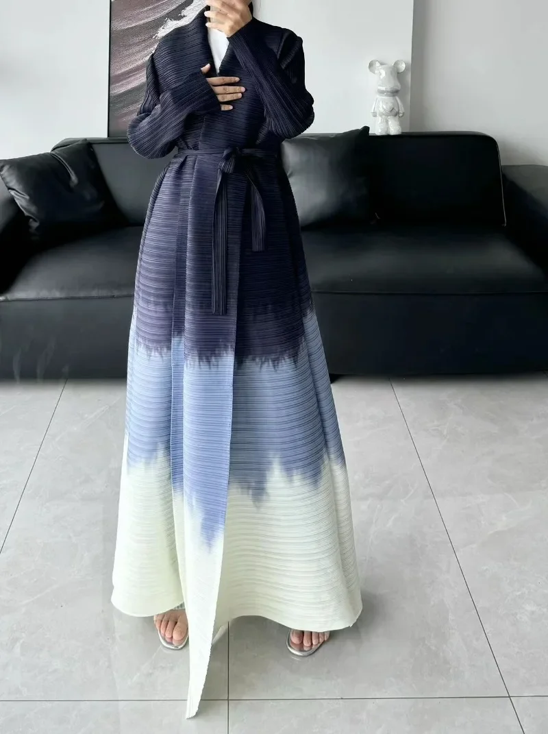 Gradient Pleated Trench Coat for Women Bat Sleeve Scarf Collar Long Windbreaker Female Fashion Clothing 2024 New
Gradient Pleated Trench Coat for Women Bat Sleeve Scarf Collar Long Windbreaker Female Fashion Clothing 2024 New