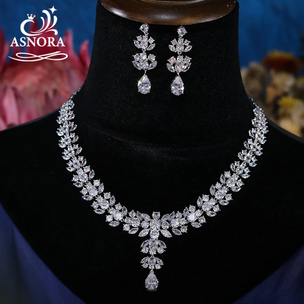 2024 New Luxury Sparkling Big Zircon Stone For Flowers Necklace Women Wedding Party Jewelry Sets Brides Costume Accessories
2024 New Luxury Sparkling Big Zircon Stone For Flowers Necklace Women Wedding Party Jewelry Sets Brides Costume Accessories