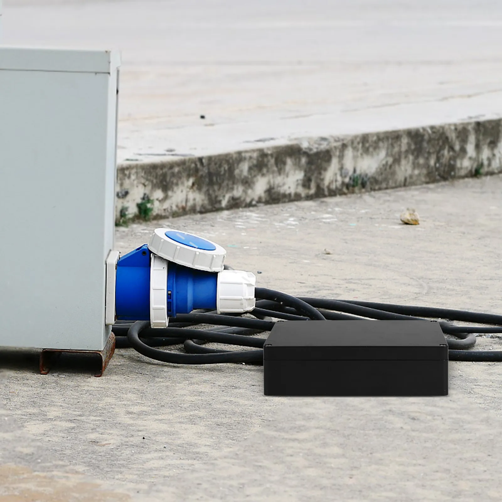 Weatherproof Outdoor Electrical Junction Box Impact Resistant Box with Installation Holes for Wall Socket Outlet
Weatherproof Outdoor Electrical Junction Box Impact Resistant Box with Installation Holes for Wall Socket Outlet