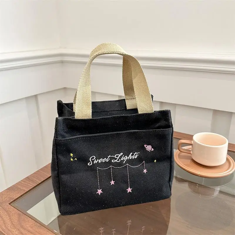 Thickened Simple Lunch Bag Portable Picnic Handheld Bento Box Bag High Aesthetic Value Handheld Home Lunch Box Bag Meal Purse
Thickened Simple Lunch Bag Portable Picnic Handheld Bento Box Bag High Aesthetic Value Handheld Home Lunch Box Bag Meal Purse