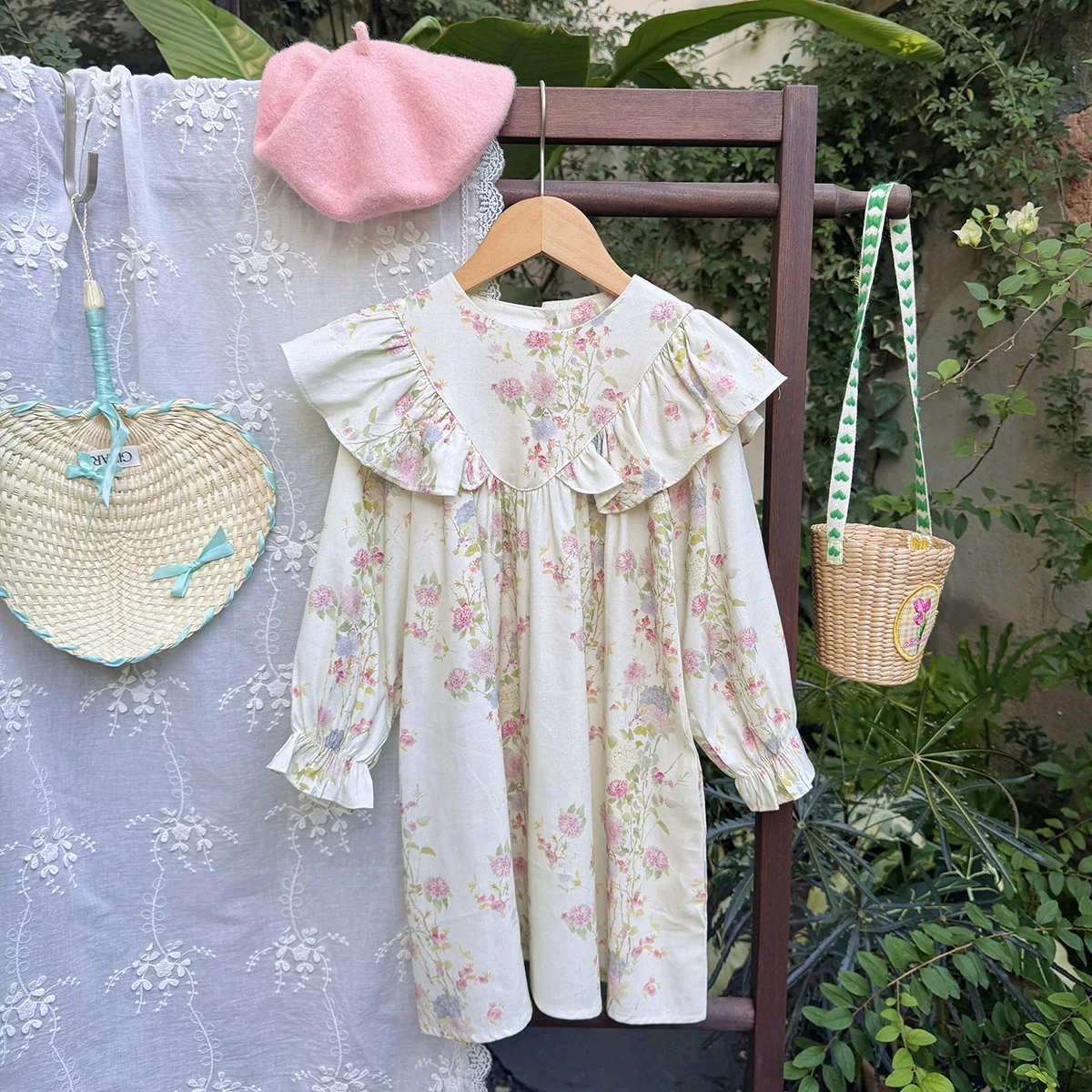 Korean Children's Clothing French Round Neck Printed Girls' Dress 2025 Autumn Long-sleeved Ruffle Edge Children's Princess Skirt
Korean Children's Clothing French Round Neck Printed Girls' Dress 2025 Autumn Long-sleeved Ruffle Edge Children's Princess Skirt