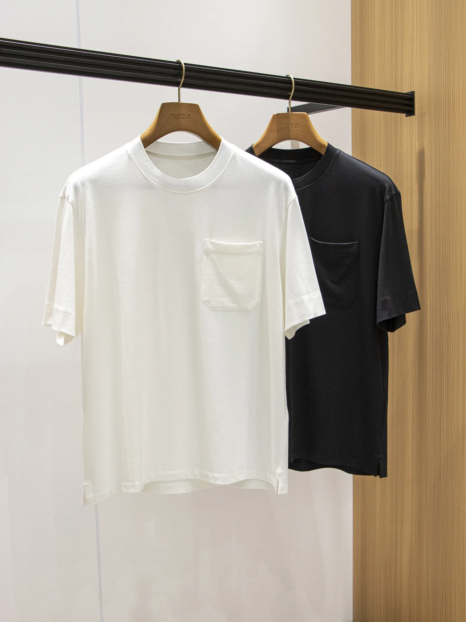 Wool Modal Blended Loose Shoulder Profile Men's Crew Neck Pocket Short Sleeve T-Shirt
Wool Modal Blended Loose Shoulder Profile Men's Crew Neck Pocket Short Sleeve T-Shirt