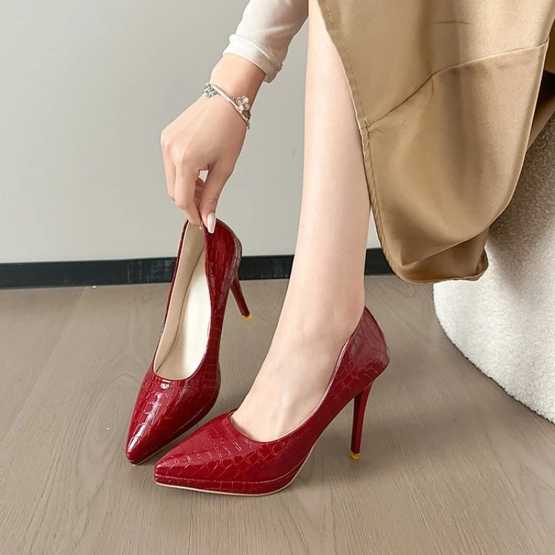 Туфли на тонком каблуке, женские модные весенние новые туфли с острым носком и неглубоким носком, водонепроницаемая платформа, износостойкие туфли без шнуровки на высоком каблуке
Туфли на тонком каблуке, женские модные весенние новые туфли с острым носком и неглубоким носком, водонепроницаемая платформа, износостойкие туфли без шнуровки на высоком каблуке
