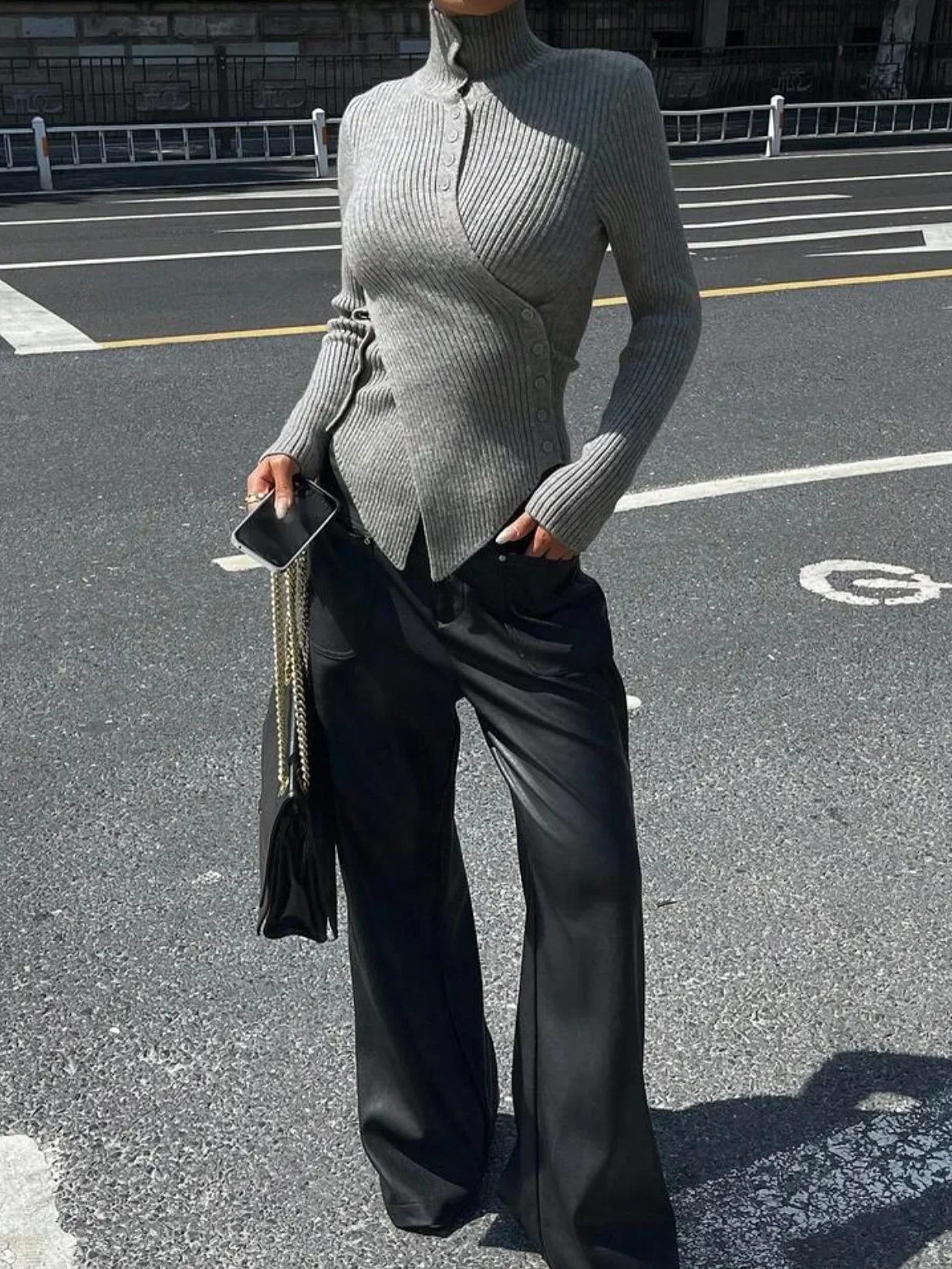 Chic Solid Turtleneck Slim Pullover Women Irregular Single Breasted Waist Cinching Kintted Sweater 2026 Lady highStreet Pullover
Chic Solid Turtleneck Slim Pullover Women Irregular Single Breasted Waist Cinching Kintted Sweater 2026 Lady highStreet Pullover