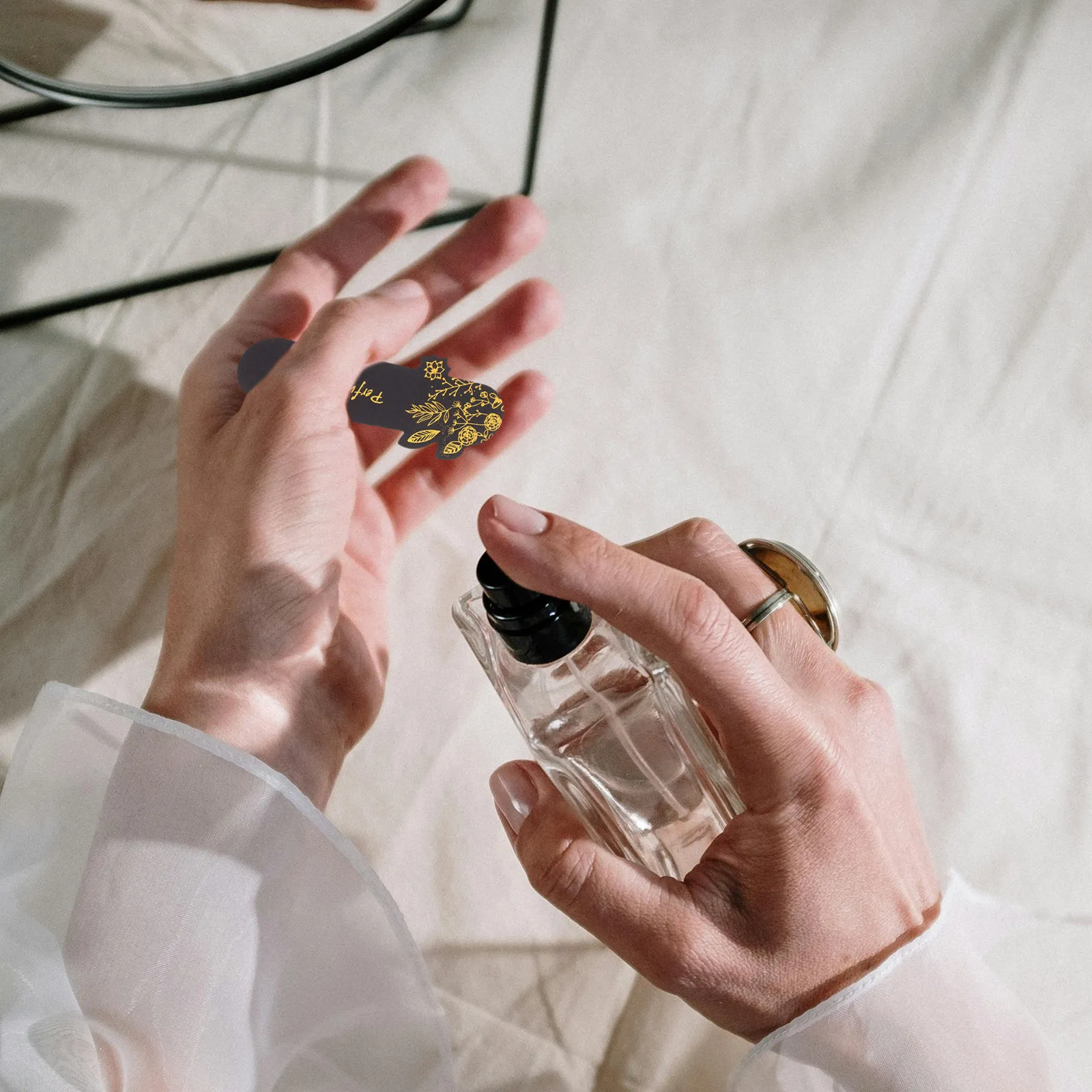 100 шт. черных тестовых полосок для парфюмерии с золотой фольгой, для отбора образцов эфирных масел, смешивания ароматов, ароматерапии
100 шт. черных тестовых полосок для парфюмерии с золотой фольгой, для отбора образцов эфирных масел, смешивания ароматов, ароматерапии