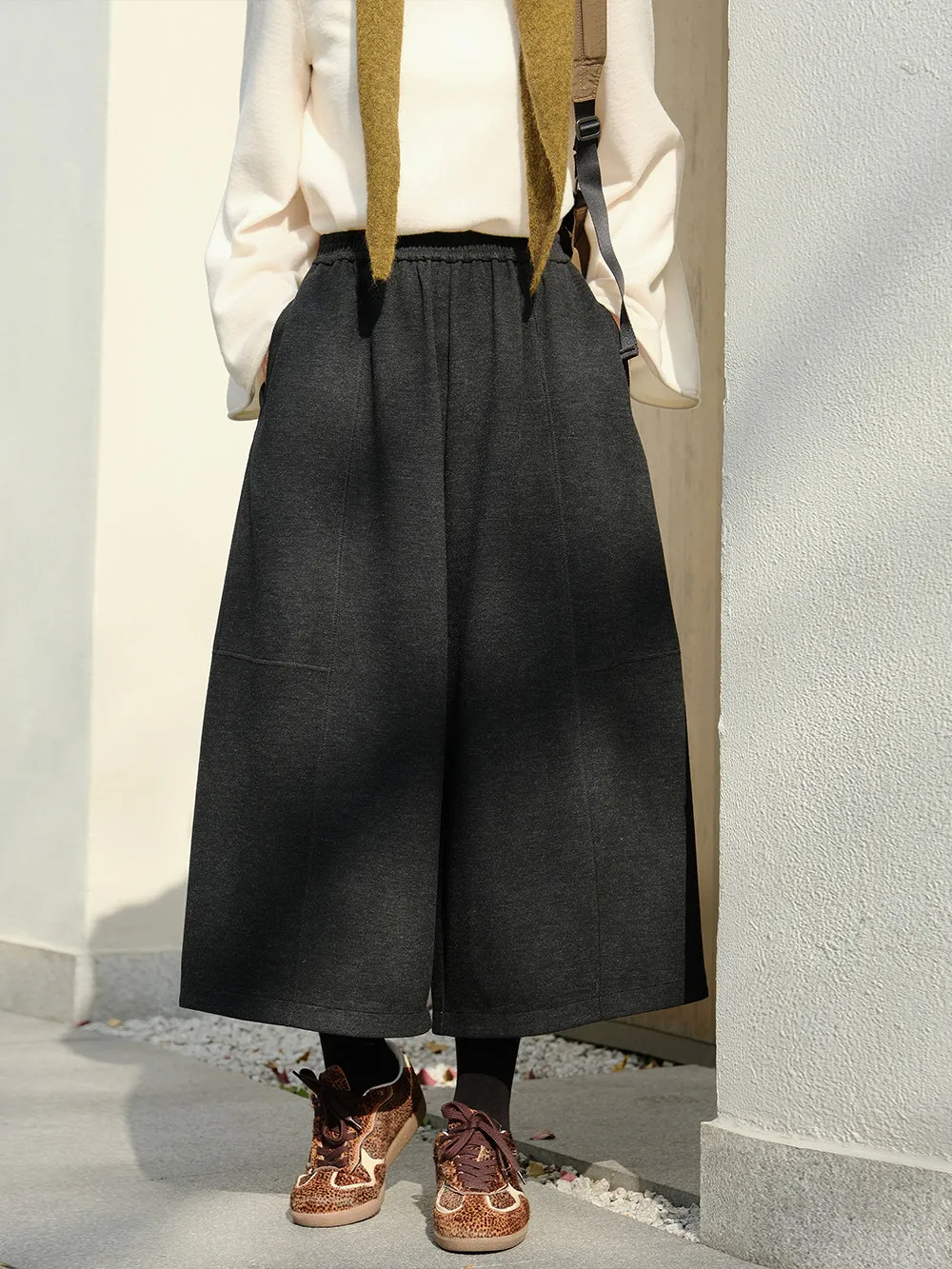 Новые шелково-шерстяные брюки Mall Lin 2026: утепленные, моющиеся, повседневные, широкие, теплые, мягкие, с эластичным поясом, свободного кроя
Новые шелково-шерстяные брюки Mall Lin 2026: утепленные, моющиеся, повседневные, широкие, теплые, мягкие, с эластичным поясом, свободного кроя