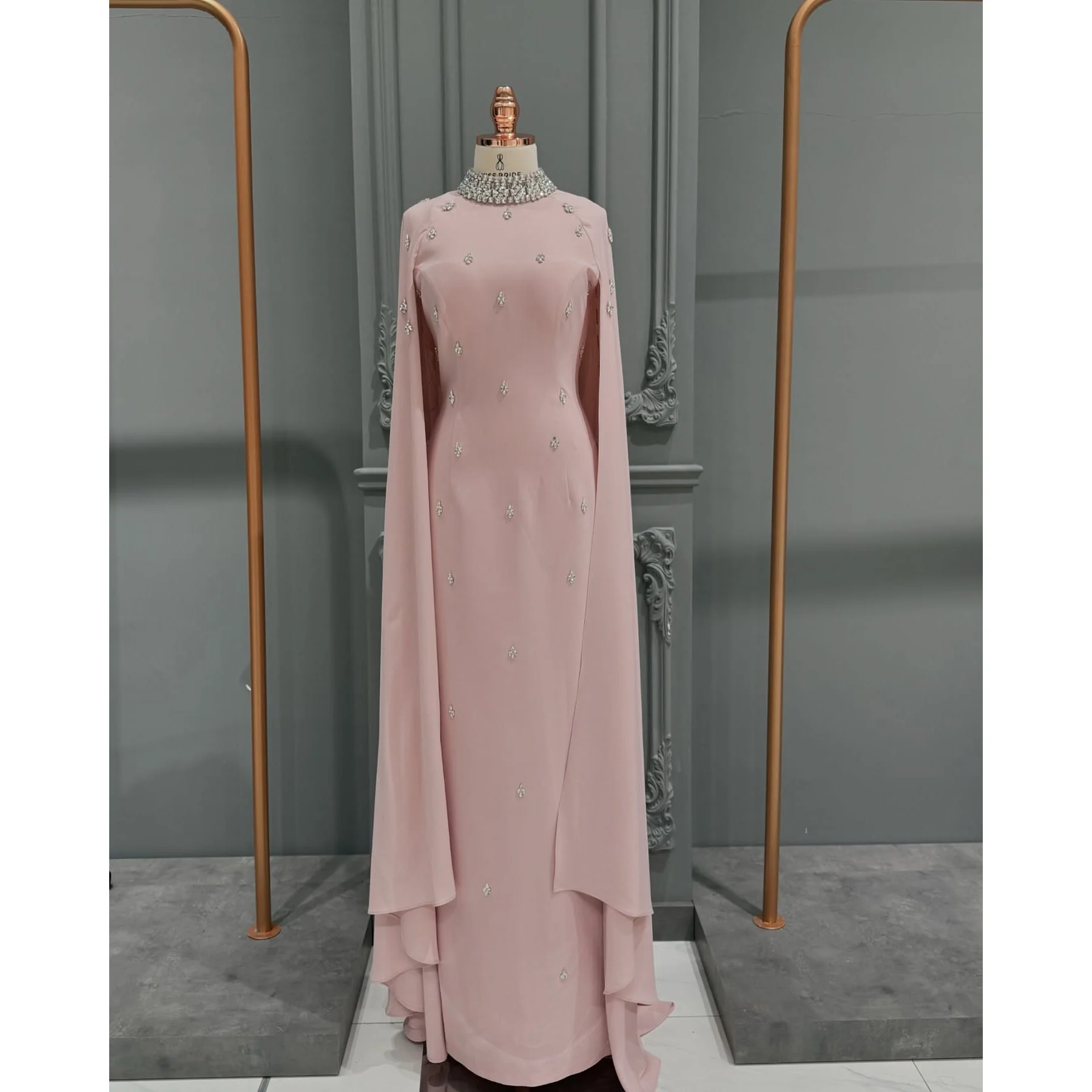 Welove Customized 2025 Crystal High Neck Evening Dresses Cape Sleeve Elegant Prom Dresses فساتين مناسبة رسمية vestidos de fiesta
Welove Customized 2025 Crystal High Neck Evening Dresses Cape Sleeve Elegant Prom Dresses فساتين مناسبة رسمية vestidos de fiesta