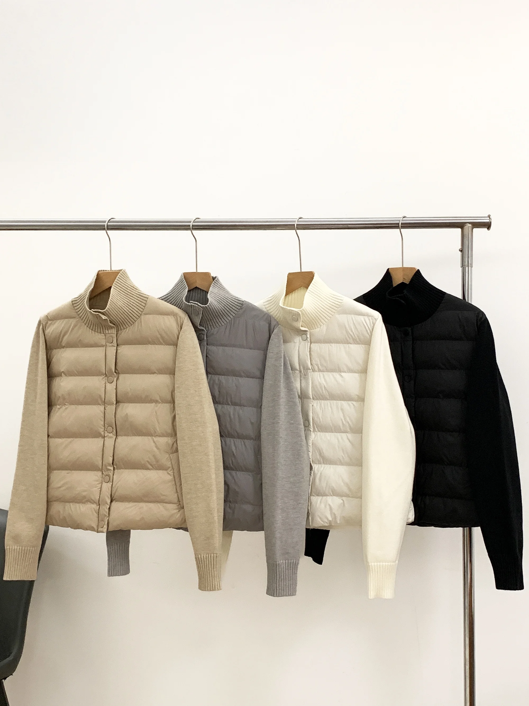 Lightweight down Cotton Jacket Women's Style 2025 Winter New Stand Collar Sweater Patchwork Lightweight Bone Inner Short Coat...
Lightweight down Cotton Jacket Women's Style 2025 Winter New Stand Collar Sweater Patchwork Lightweight Bone Inner Short Coat...