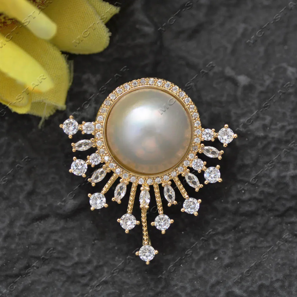 Z14426 Apollo's Radiance 35mm White South Sea Mabe Pearl CZ Pendant Brooch
Z14426 Apollo's Radiance 35mm White South Sea Mabe Pearl CZ Pendant Brooch