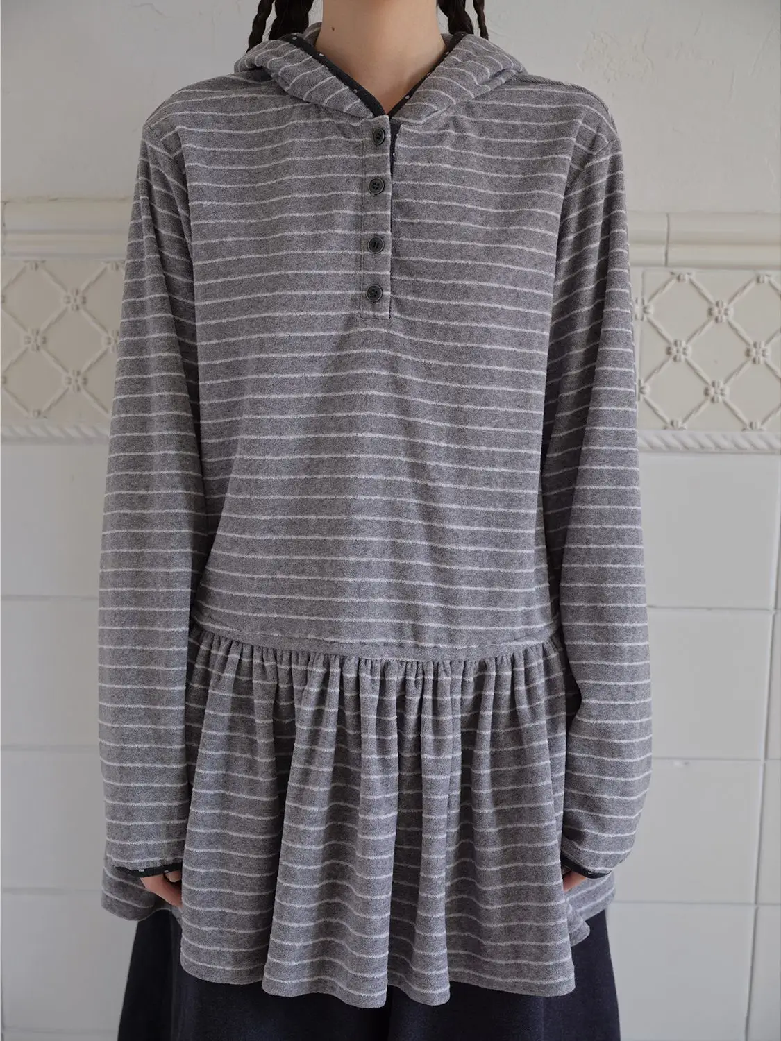 Hooded Sweatshirt Autumn New 2025 College Women's Gray and White Striped Long Sleeve T-shirt Base Layer
Hooded Sweatshirt Autumn New 2025 College Women's Gray and White Striped Long Sleeve T-shirt Base Layer