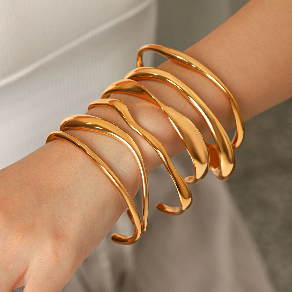 Ins Style Irregular Wave 18K Gold PVD Plated Stainless Steel Open Simple Bangles Bracelet For Women 's High Quality Jewelry Gift
Ins Style Irregular Wave 18K Gold PVD Plated Stainless Steel Open Simple Bangles Bracelet For Women 's High Quality Jewelry Gift