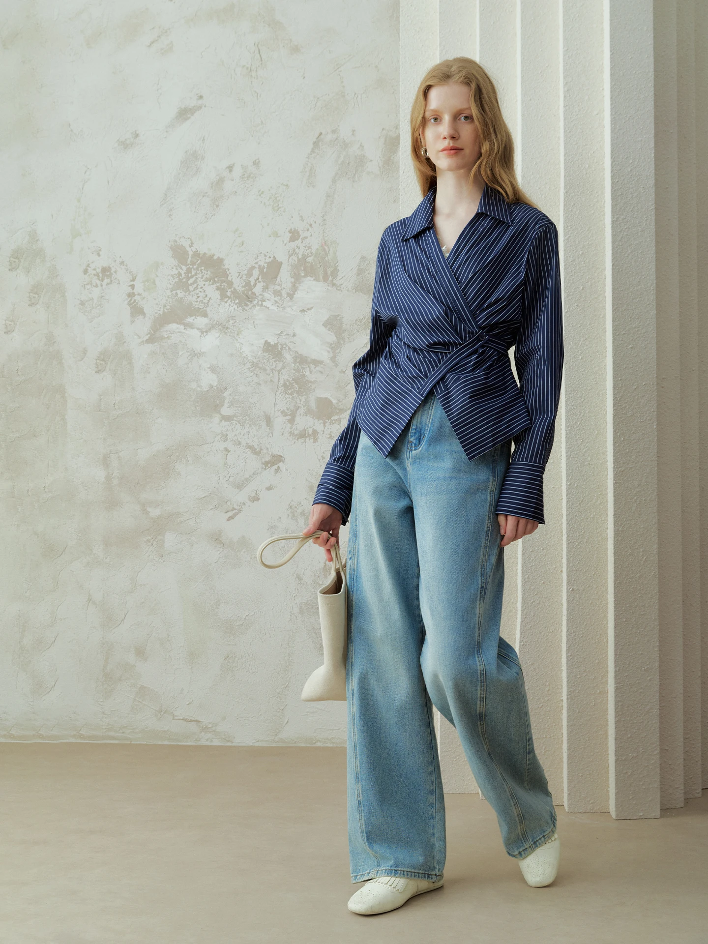 Весенняя женская полосатая блузка с завышенной талией, асимметричным подолом, длинными рукавами, удобная, дышащая, из смесового хлопка, для делового стиля
Весенняя женская полосатая блузка с завышенной талией, асимметричным подолом, длинными рукавами, удобная, дышащая, из смесового хлопка, для делового стиля