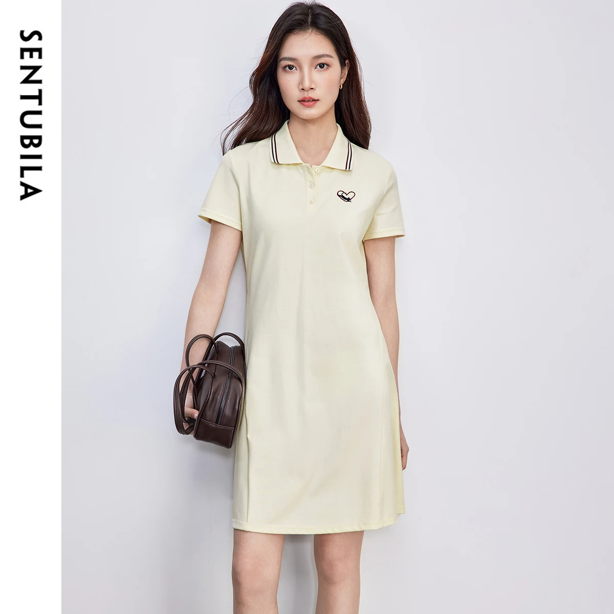 SENTUBILA Cotton POLO Neck Mini Dresses 2025 A-line Spliced Embroidery Short Sleeve Button Knit Short Dress Lady 152L59096
SENTUBILA Cotton POLO Neck Mini Dresses 2025 A-line Spliced Embroidery Short Sleeve Button Knit Short Dress Lady 152L59096