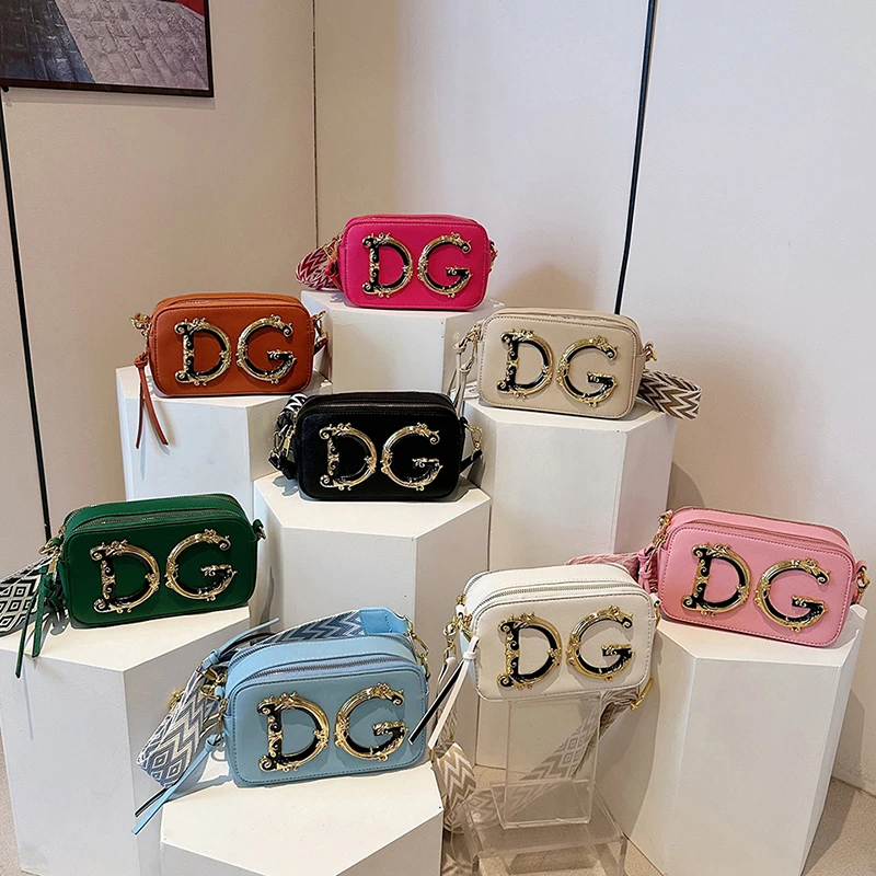 Famous classic zipper shoulder bag, fashionable handheld small square bag, luxurious women's chain strap crossbody bag
Famous classic zipper shoulder bag, fashionable handheld small square bag, luxurious women's chain strap crossbody bag