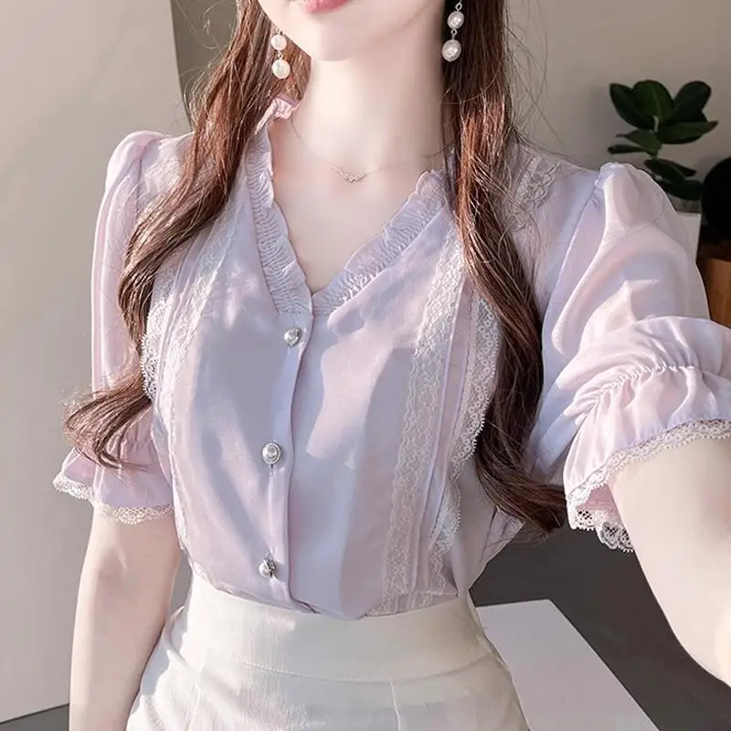 Purple Short Sleeved Shirt for Women Summer 2025 New Fashionable and Stylish Lace Fungus Edge V-neck Chiffon Elegant Blouses Top
Purple Short Sleeved Shirt for Women Summer 2025 New Fashionable and Stylish Lace Fungus Edge V-neck Chiffon Elegant Blouses Top