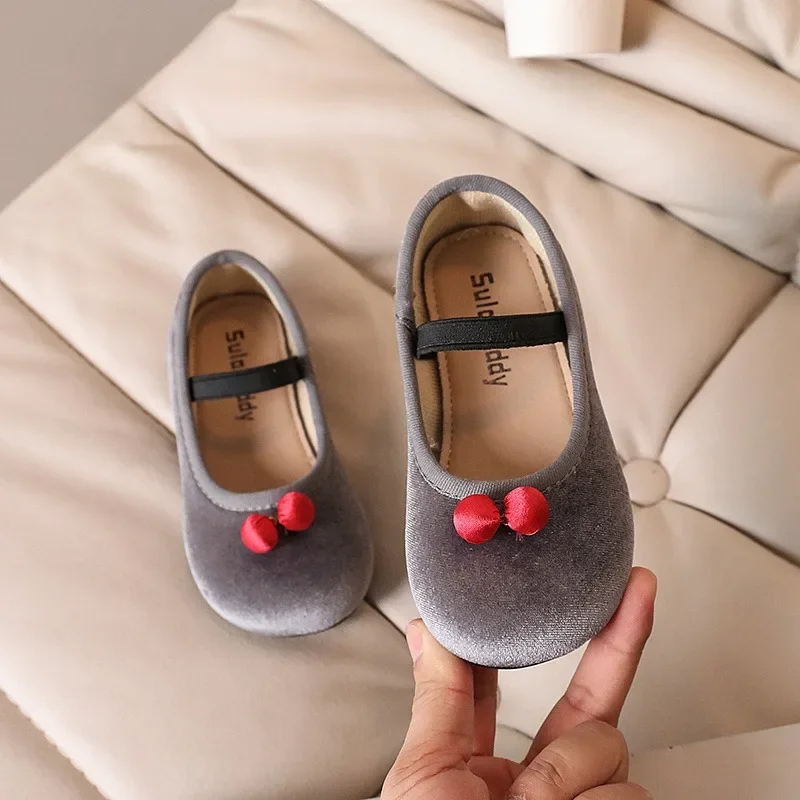 New Girls Princess Leather Shoes Simple Kids Flat Ballet Shoes Fashion Versatile Children's Simple Moccasins Soft Bottom Causal
New Girls Princess Leather Shoes Simple Kids Flat Ballet Shoes Fashion Versatile Children's Simple Moccasins Soft Bottom Causal