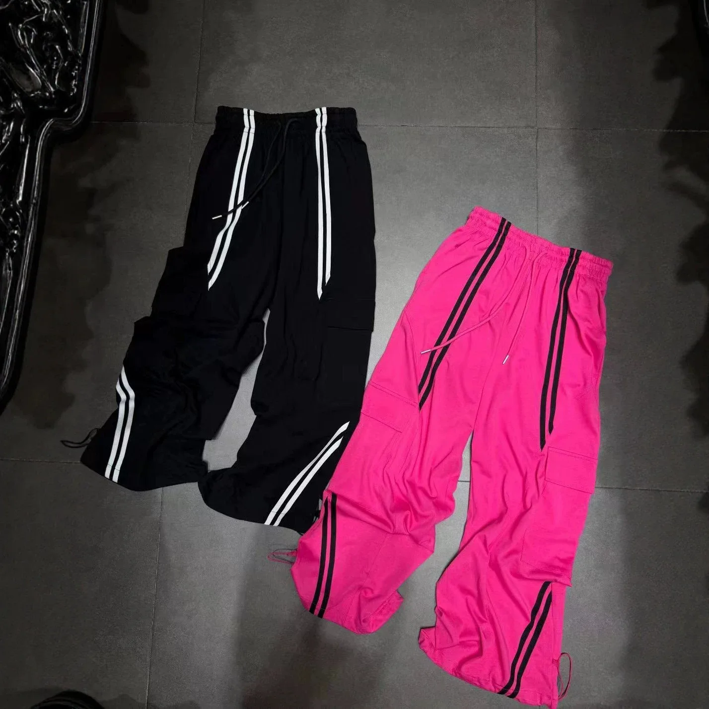 European Casual Pants Women's 2026 Summer New Drawstring Design Three-dimensional Large Pocket Loose Casual Trousers
European Casual Pants Women's 2026 Summer New Drawstring Design Three-dimensional Large Pocket Loose Casual Trousers