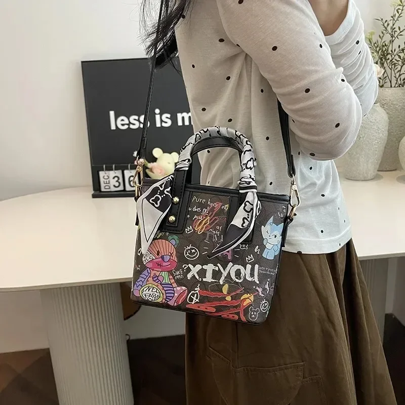 2025 Women's New Versatile Luxury Graffiti Print Integrated Design Bag - Fashion Personality Daily Casual Essentials for Ladies
2025 Women's New Versatile Luxury Graffiti Print Integrated Design Bag - Fashion Personality Daily Casual Essentials for Ladies