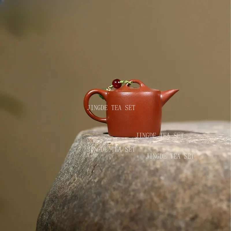 55ml Yixing purple clay teapot raw ore vermilion clay handmade fingertip teapot Chinese Kung Fu tea set
55ml Yixing purple clay teapot raw ore vermilion clay handmade fingertip teapot Chinese Kung Fu tea set