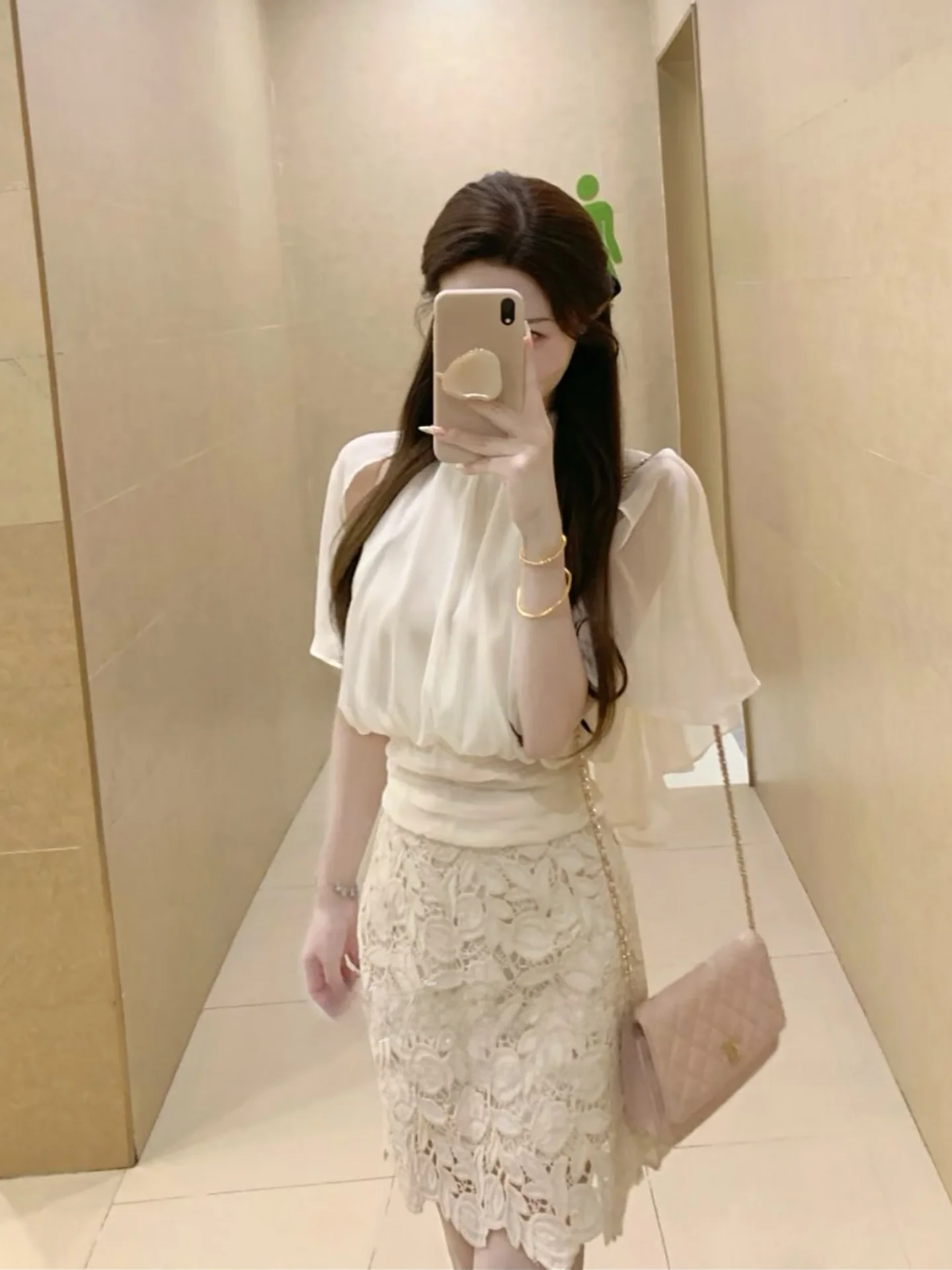 Elegant round Neck Cape Style Chiffon Shirt Women Slimming Casual Versatile Short Sleeve Regular Length Summer Fashion
Elegant round Neck Cape Style Chiffon Shirt Women Slimming Casual Versatile Short Sleeve Regular Length Summer Fashion