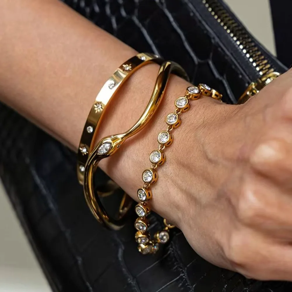 PuRui Luxury 18K Gold Plated Stainless Steel Bracelets for Women Inlay Zircon Stackable Cuff Open Bangle Waterproof Jewelry Gift
PuRui Luxury 18K Gold Plated Stainless Steel Bracelets for Women Inlay Zircon Stackable Cuff Open Bangle Waterproof Jewelry Gift