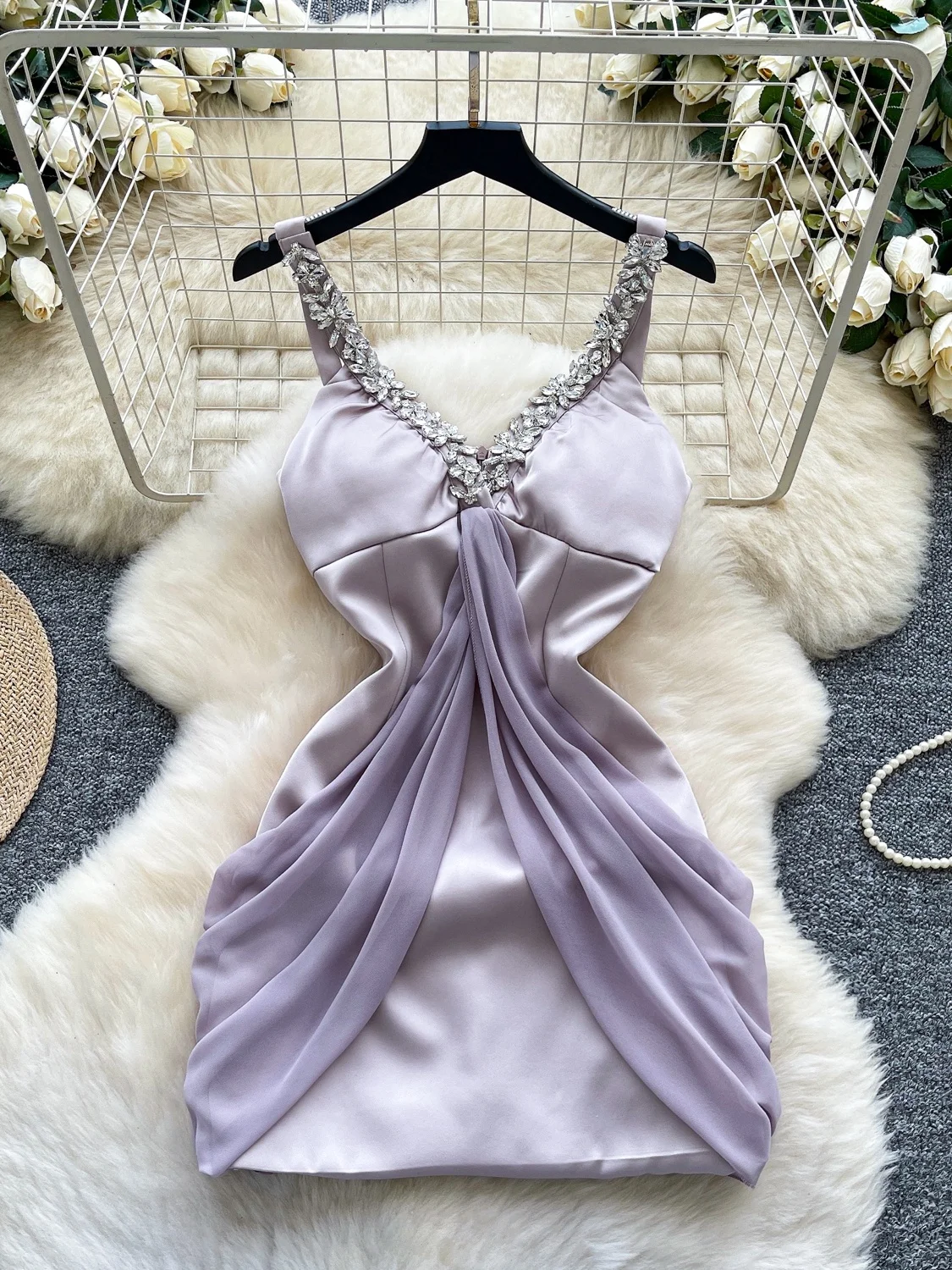 Sexy V-neck Diamond Women's Dress Summer High Waist A-line Skirt Sleeveless Commute Dress Elegant Waist-cinching Gown
Sexy V-neck Diamond Women's Dress Summer High Waist A-line Skirt Sleeveless Commute Dress Elegant Waist-cinching Gown